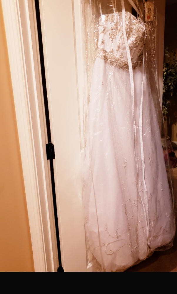 DEMETRIOS WEDDING GOWN NWT - Picture 4 of 7